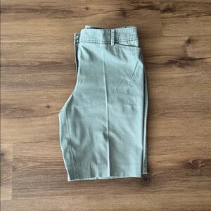 Women's Green Talbot Perfect Shorts 10.5". Size 8